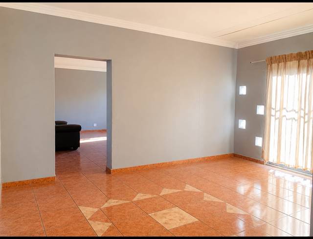 3 BEDROOM HOUSE FOR SALE IN VANDERBIJLPARK CE 5